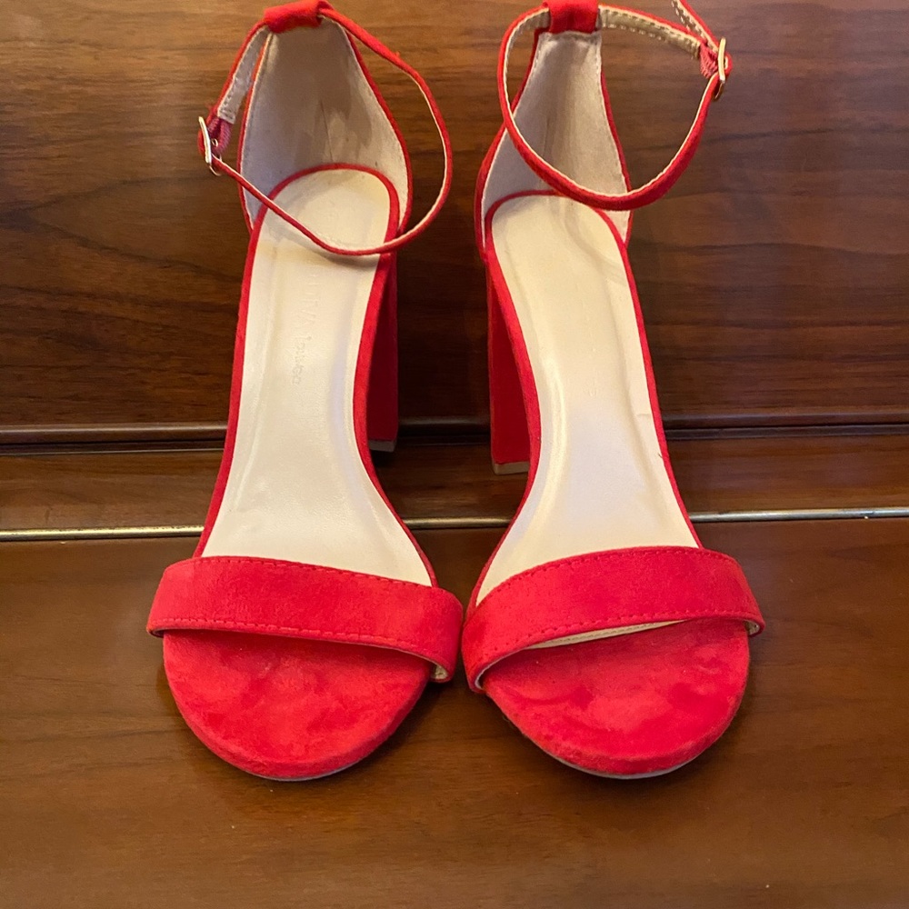 Red heels - Picture 2 of 6